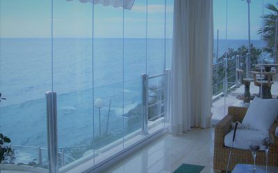 Cortinas de Cristal Elegantes: Amplía tu Espacio con Estilo