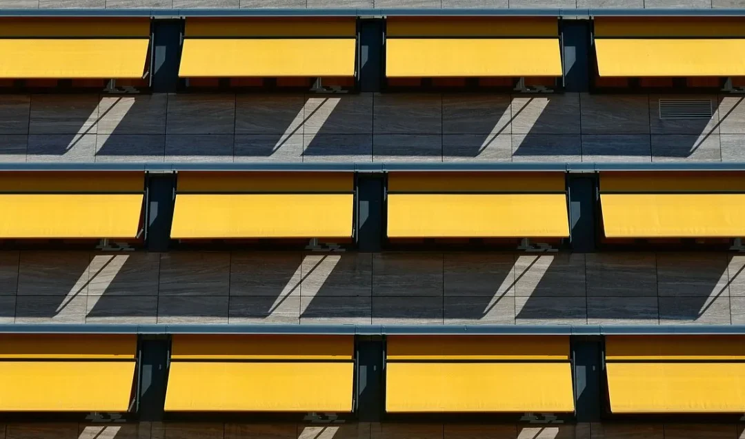 Toldos para colegios en Madrid, Protección y Eficiencia